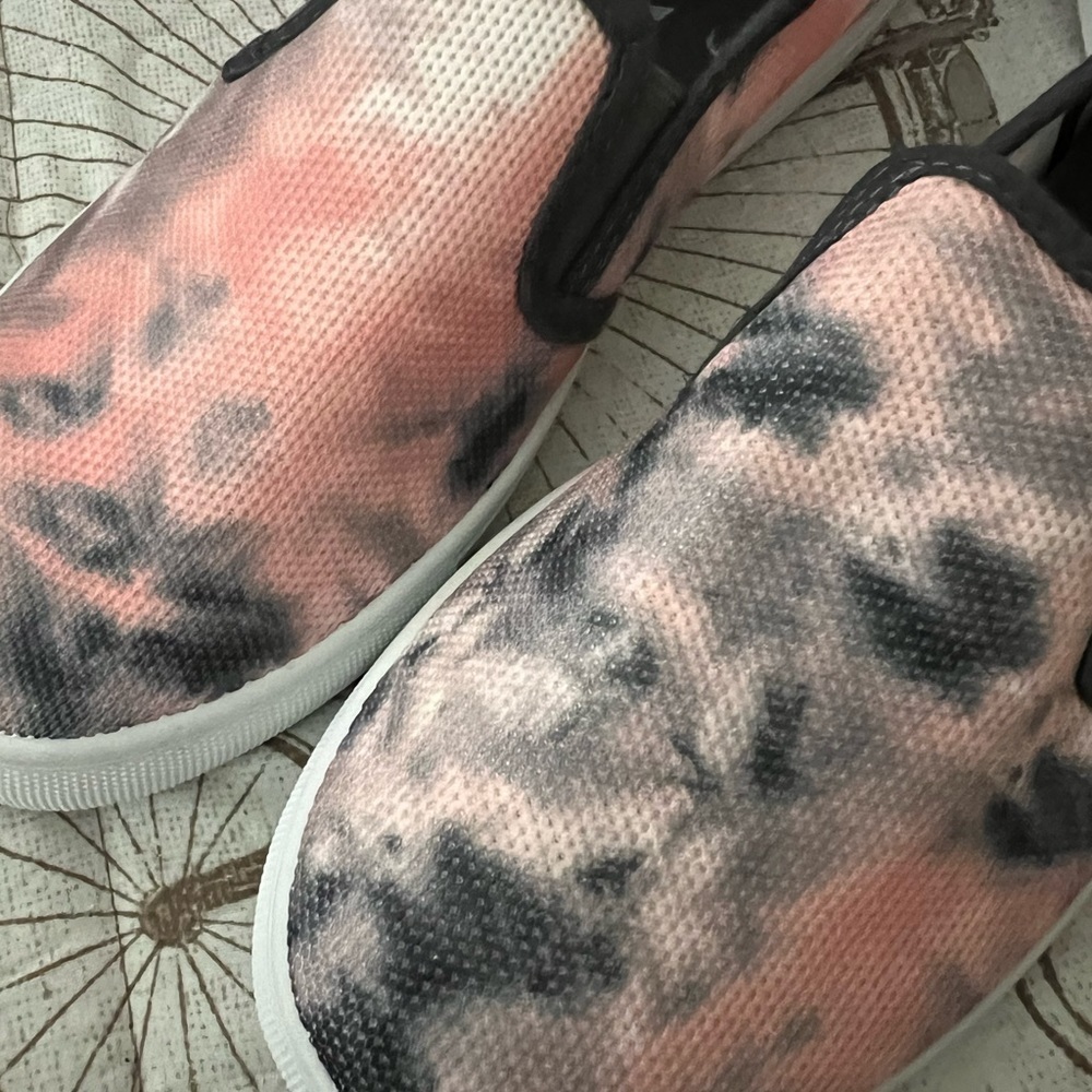 Sneakers - Picture 5 of 5